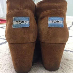 Toms desert wedges in tan